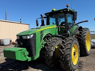  John Deere 8320R 