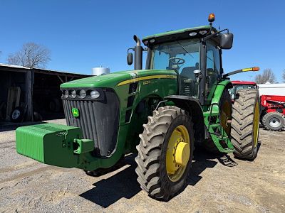  John Deere 8225R 